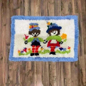 VINTAGE! Latch Hook Rug, Kids, multicolored!